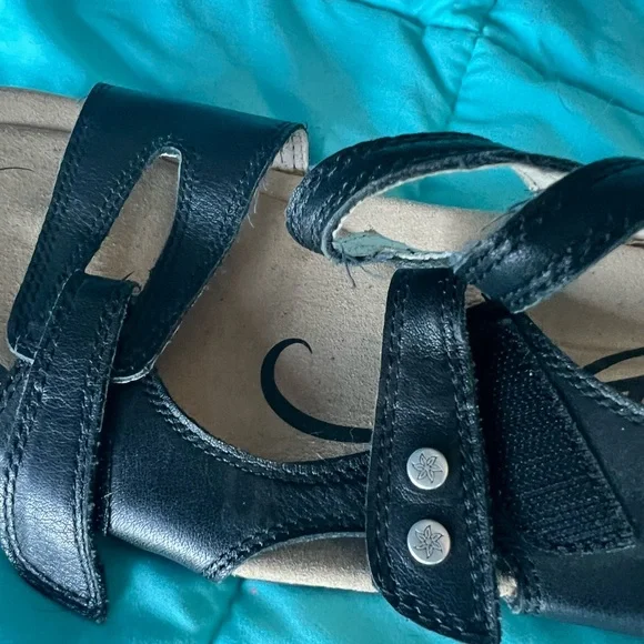 Abeo Brand Leather Black Sandals - Picture 3 of 6